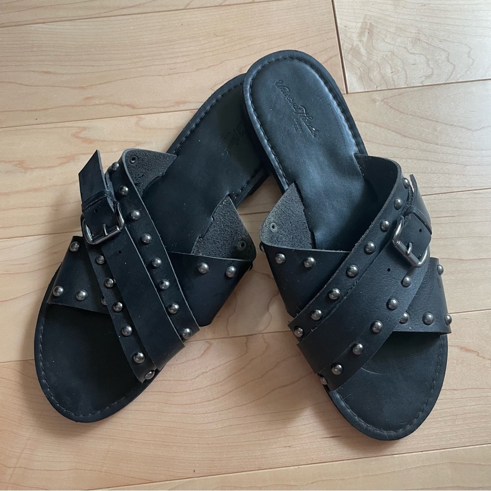 Universal Thread Black Sandals